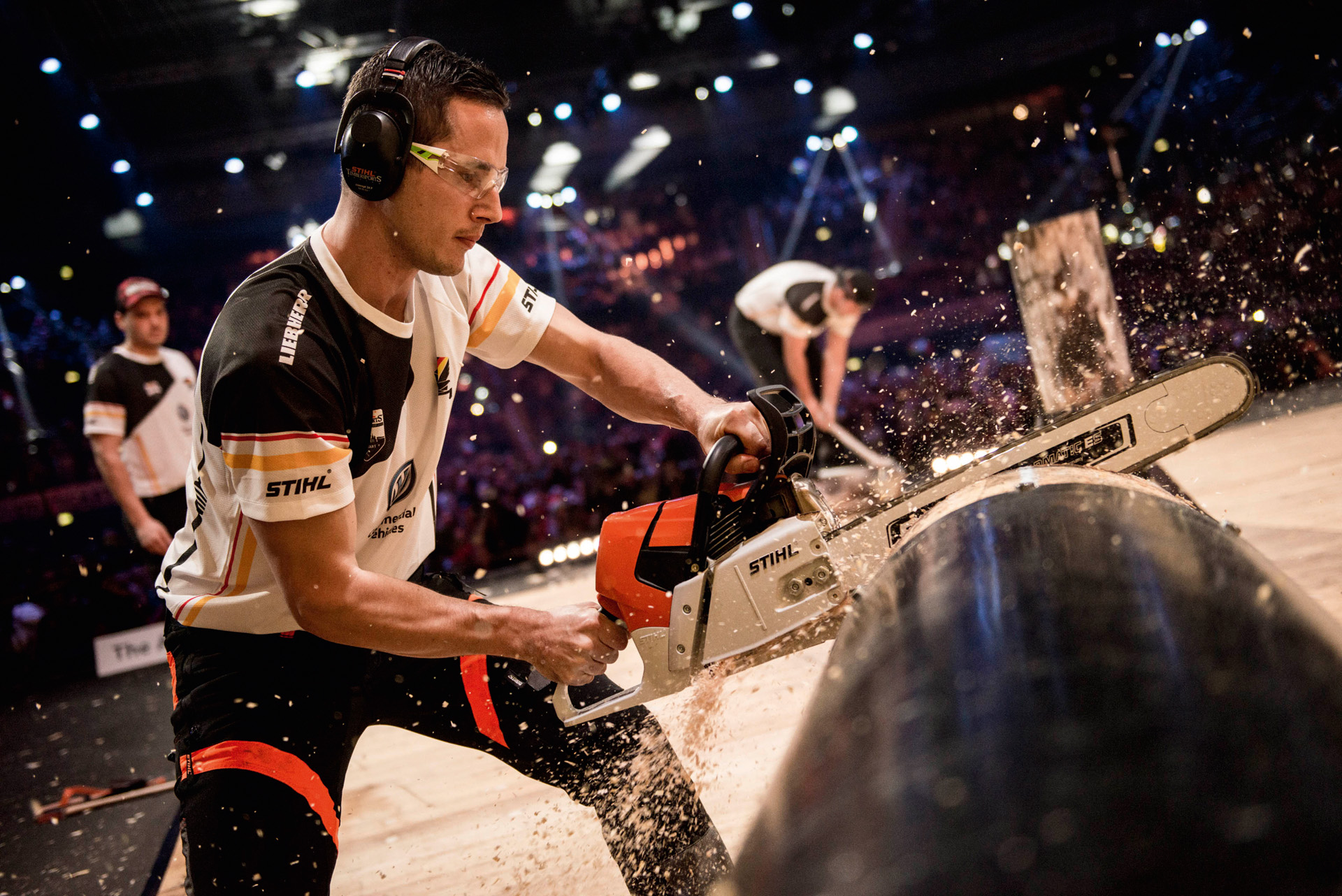 Sportholzfäller bei der Weltmeisterschaft der STIHL TIMBERSPORTS® Series in Stuttgart.