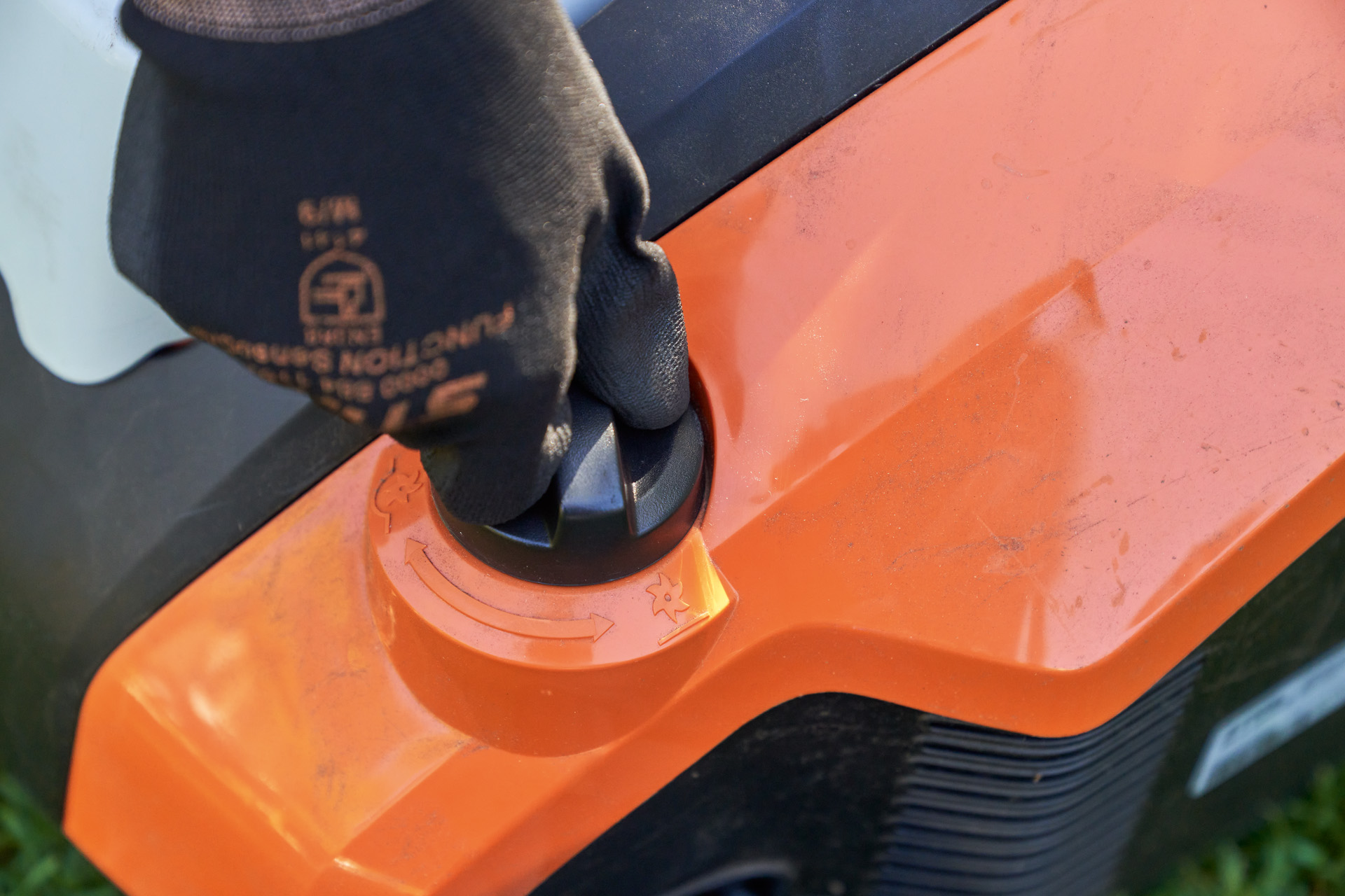 Rasen lften: Wann, wie & mit welchen Gerten? | STIHL