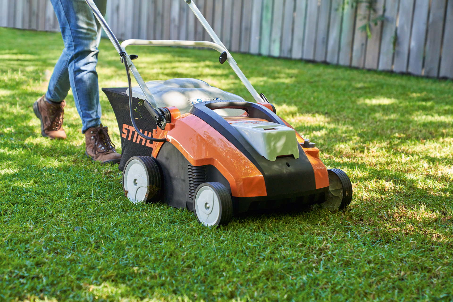 Rasen lften: Wann, wie & mit welchen Gerten? | STIHL