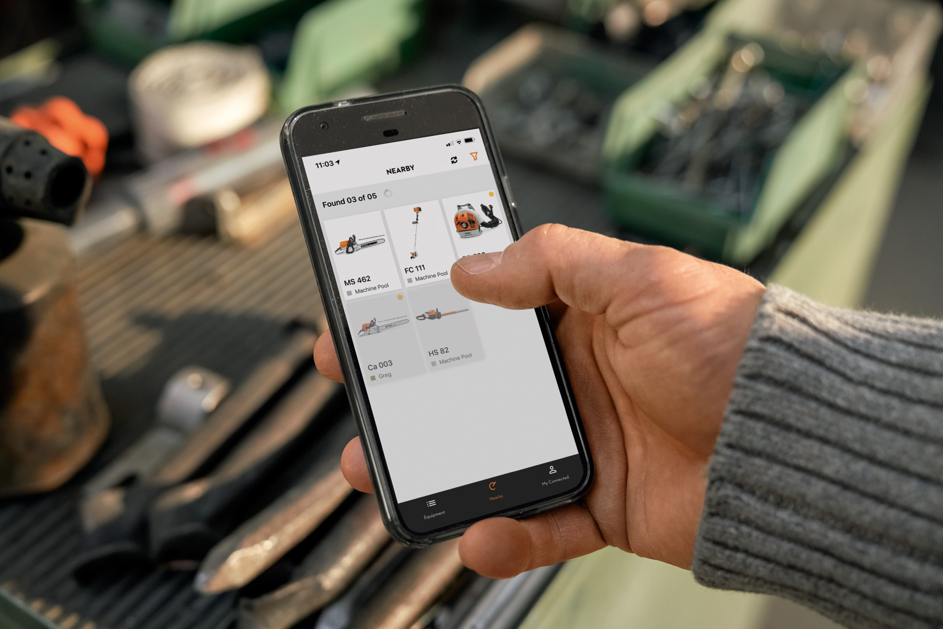 STIHL Connected App wird am Smartphone genutzt