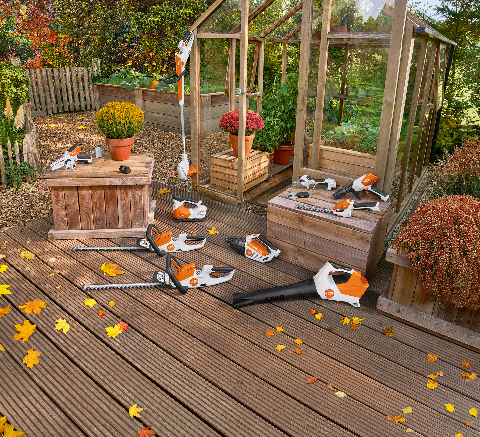Diverse STIHL Akku Produkte aus dem Akku AS-System wie GTA 26, PS 1, HSA 26, HSA 30, KOA 20, BGA 30, FSA 30, ASA 20, RCA 20.