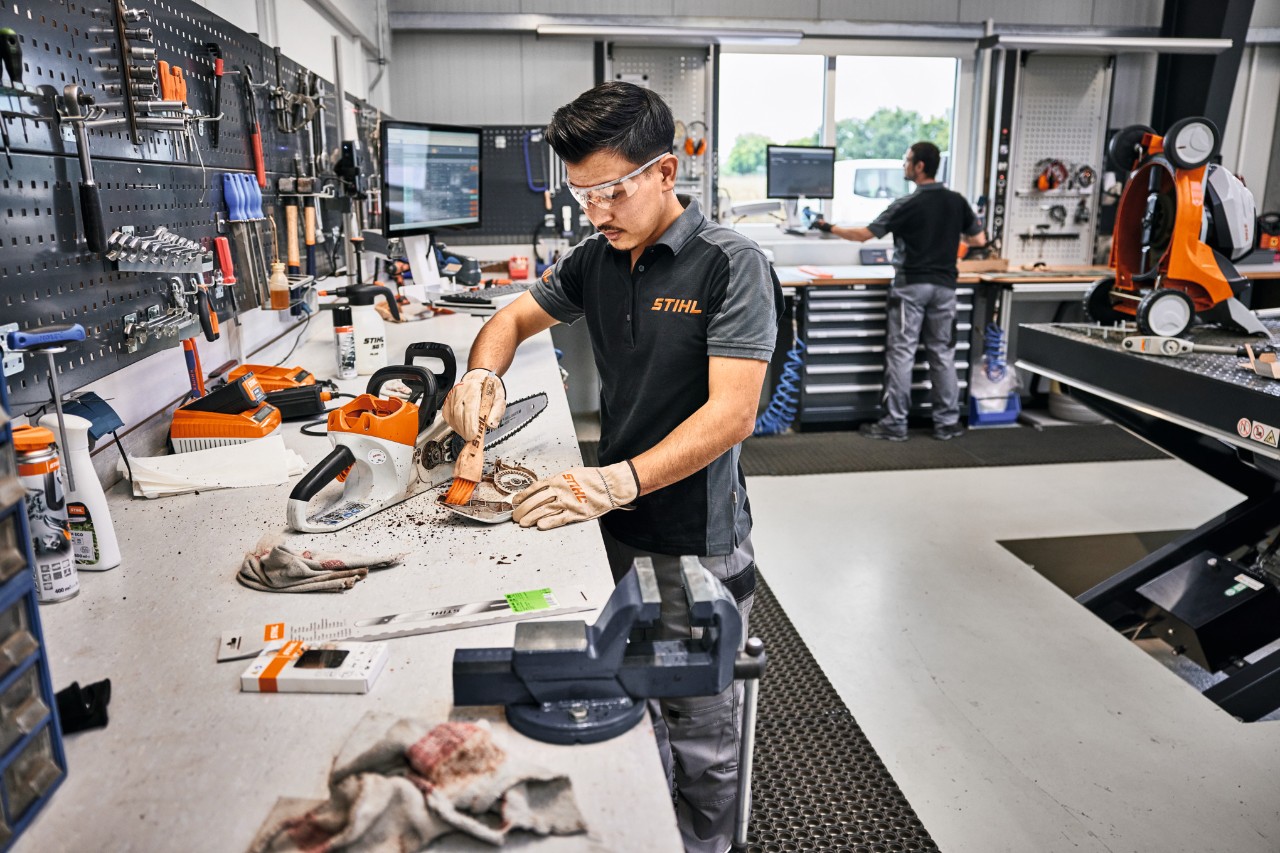 STIHL Motorsäge bei der Inspektion